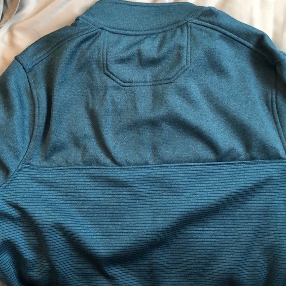 Izod Golf Hydra Shield long sleeve. - Picture 4 of 4